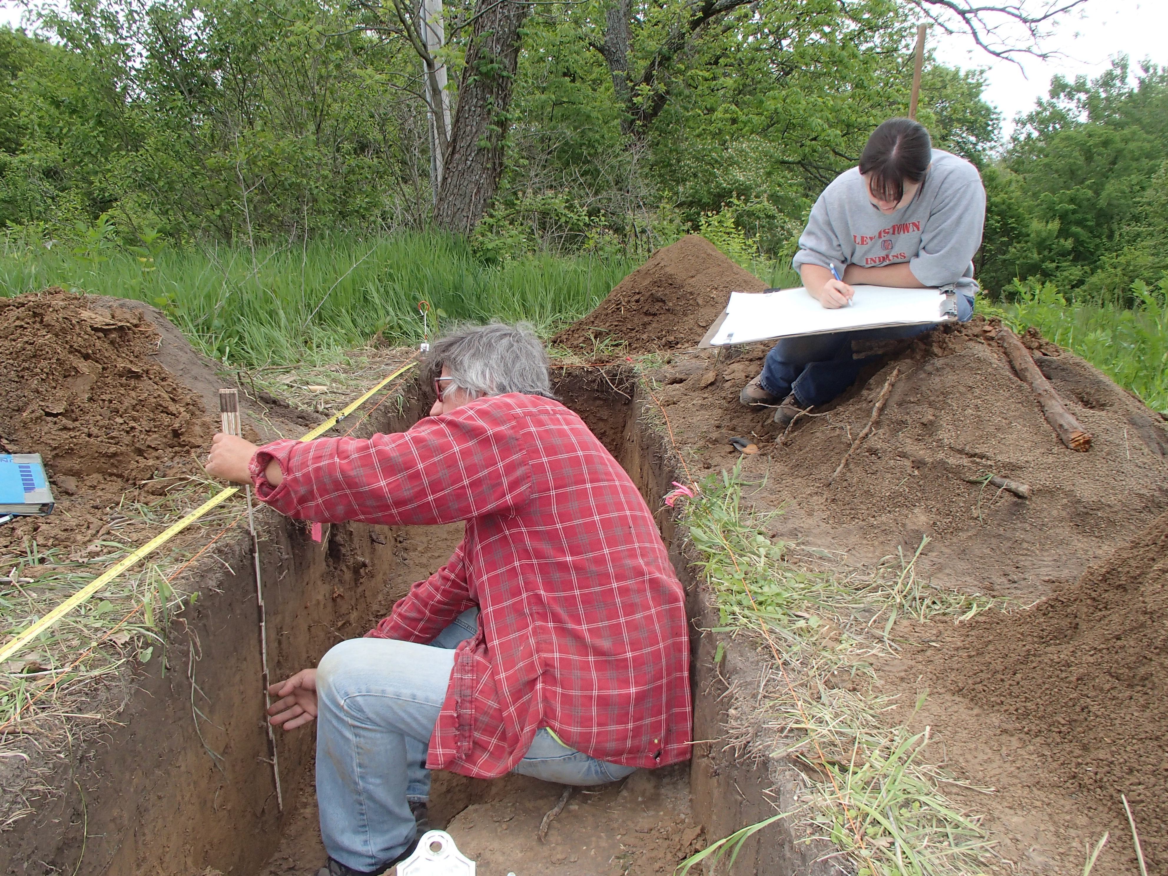 Aimee Roberts and Tim Boyd Mapping at the Van Fleet Site