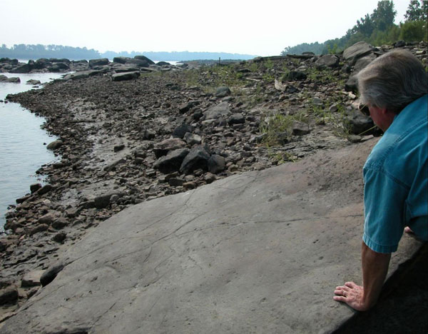 map boulder with view of Mississippi River